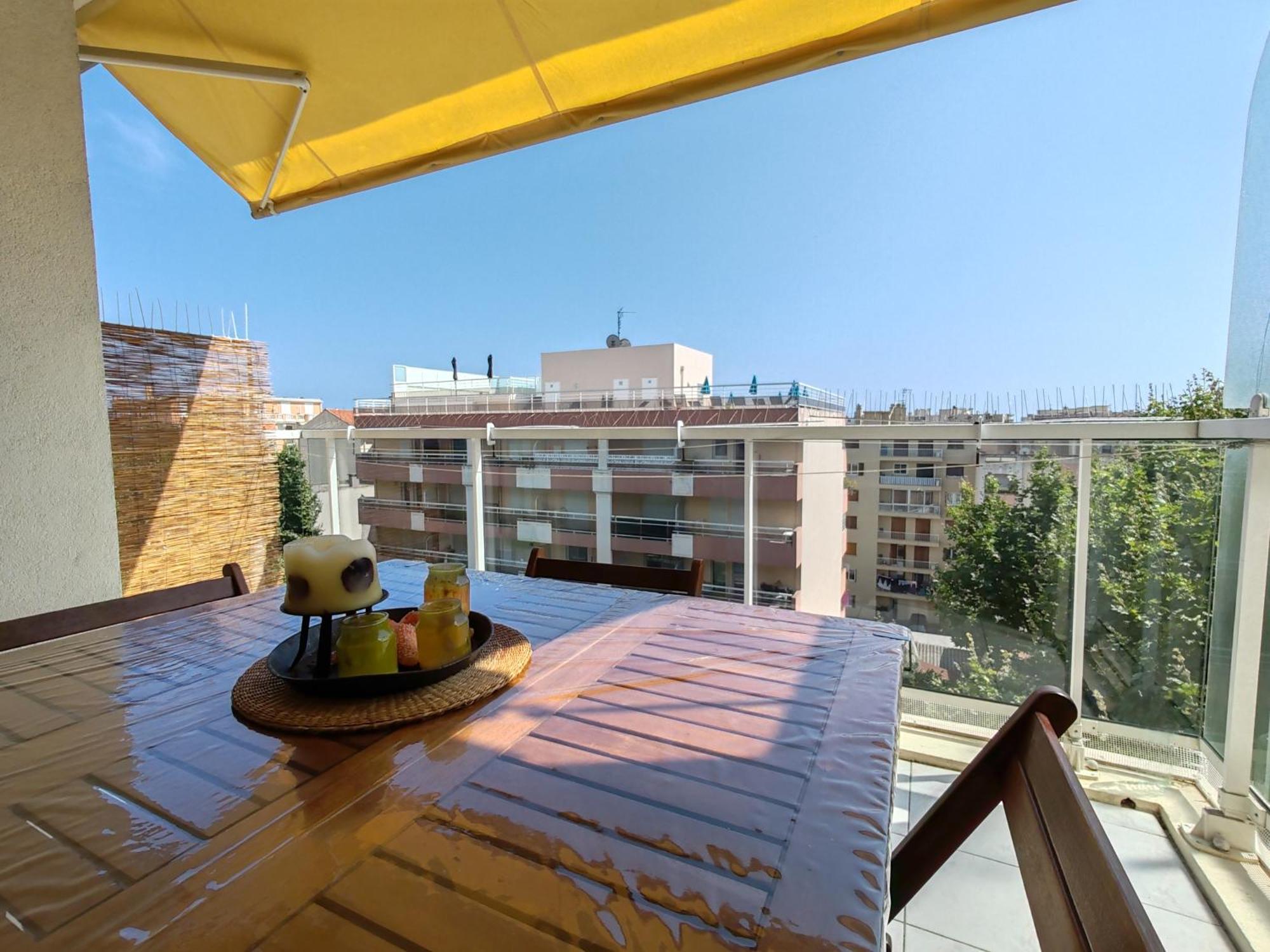 Apartment Cozy - 350 From The Sea - And Bright With Balcony - *