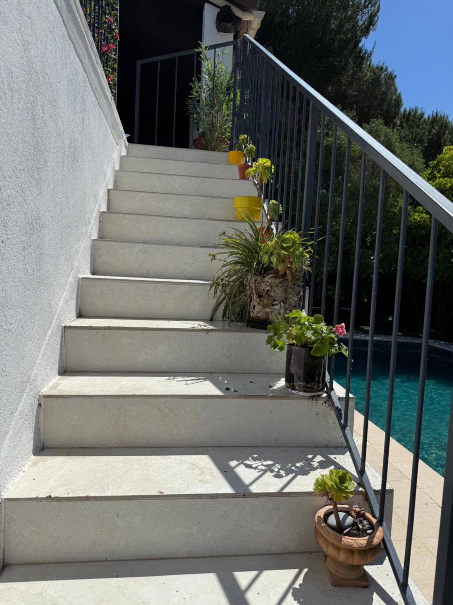 Guest house Etage Prive Dans Maison Chaleureuse Avec Piscine *