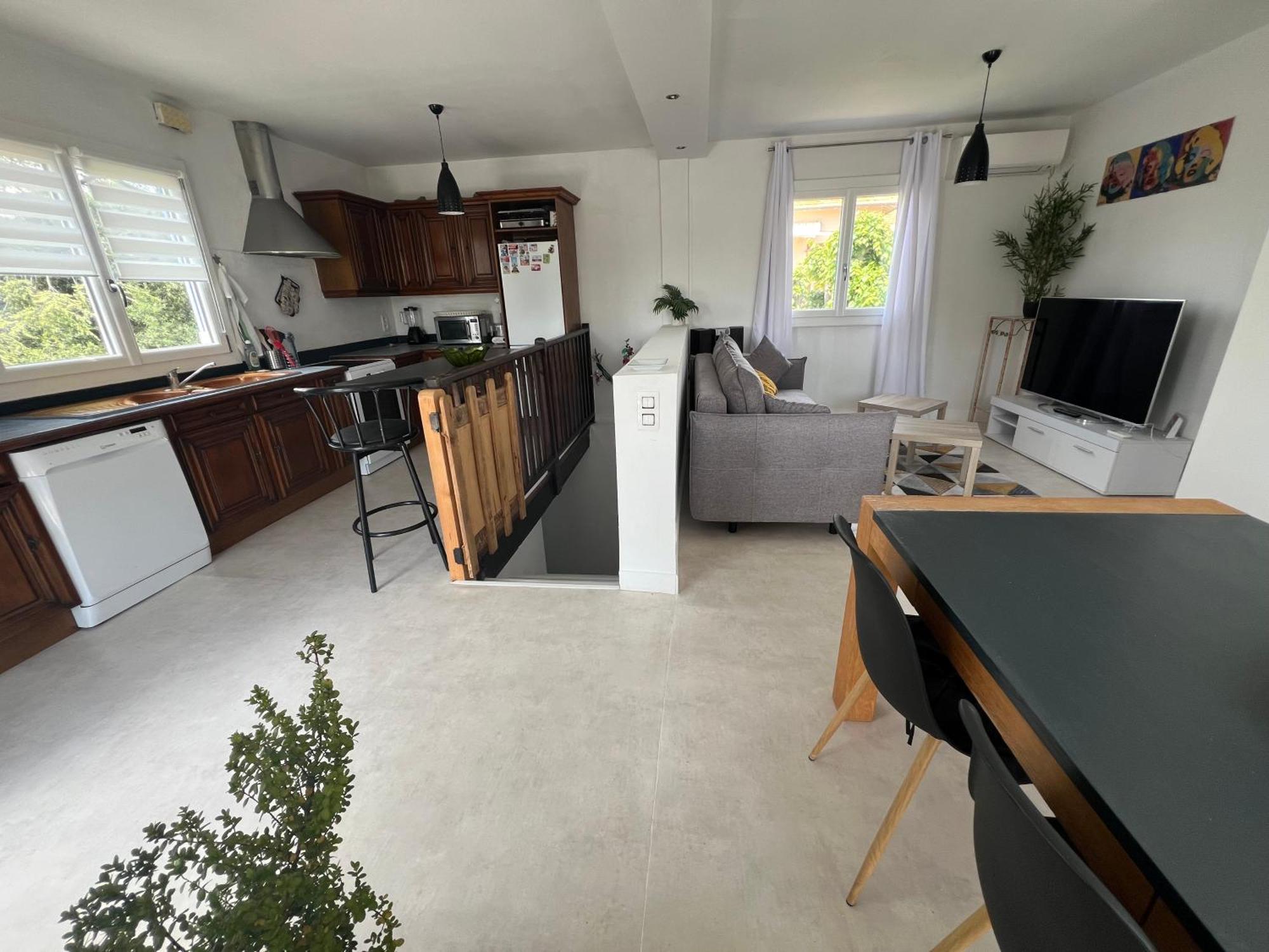 Guest house Etage Prive Dans Maison Chaleureuse Avec Piscine