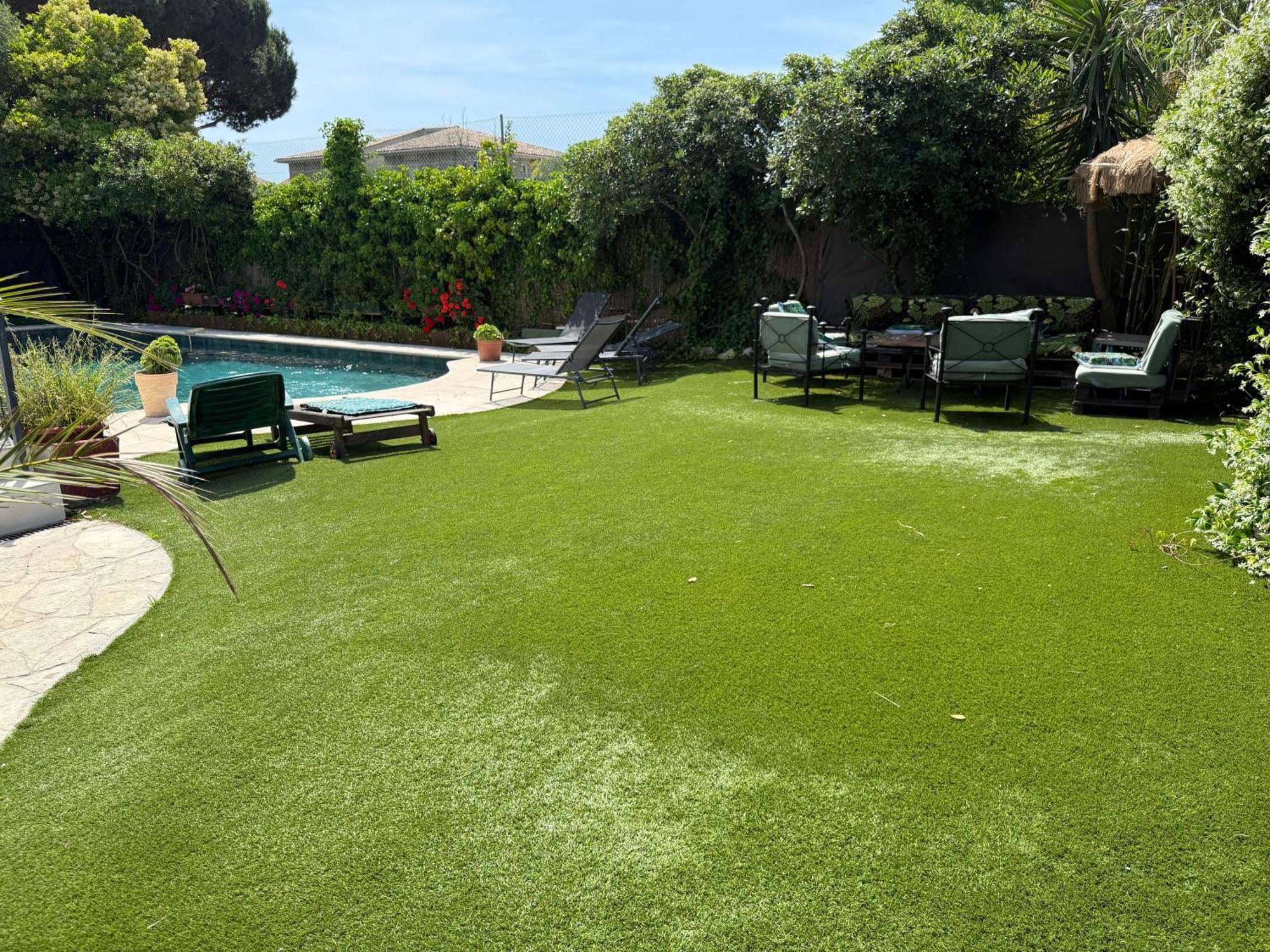 Guest house Etage Prive Dans Maison Chaleureuse Avec Piscine Antibes