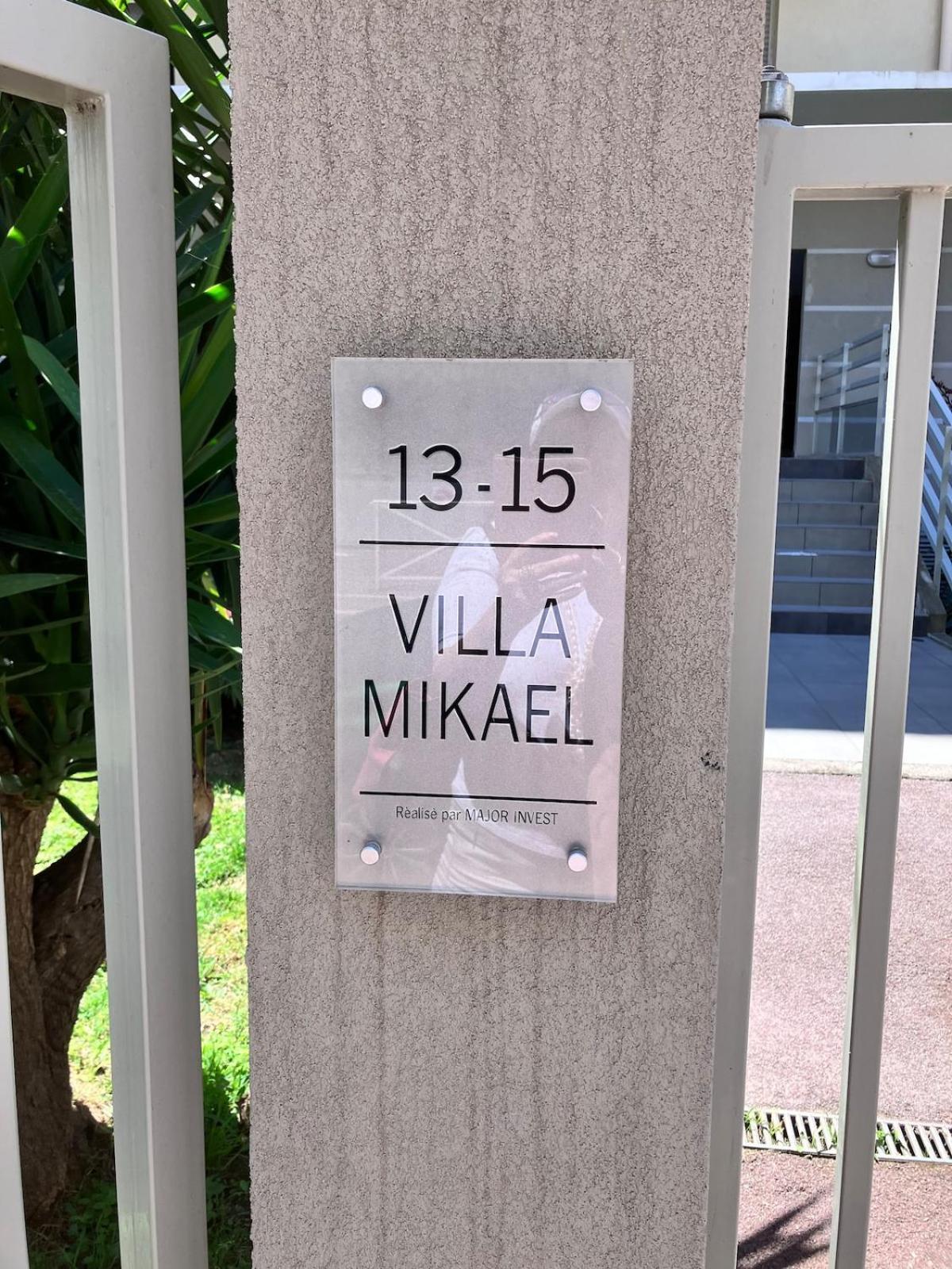 Mickael - De Standing 4 Prs - A 300m Apartment