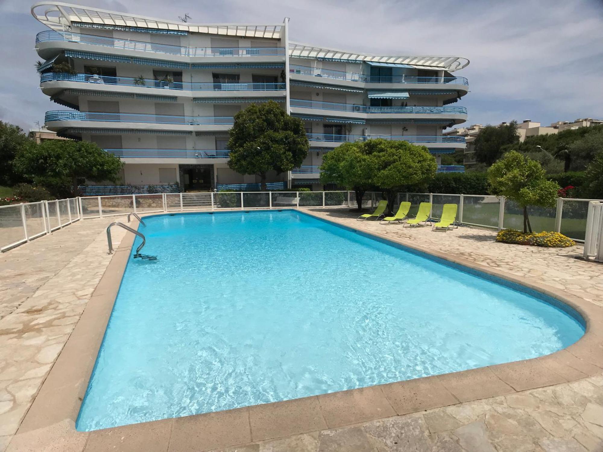 Apartment Spacious 3 Bed App With Pool 5min To Jlp Ideal For 2 Families Or 8 People Juan-les-Pins