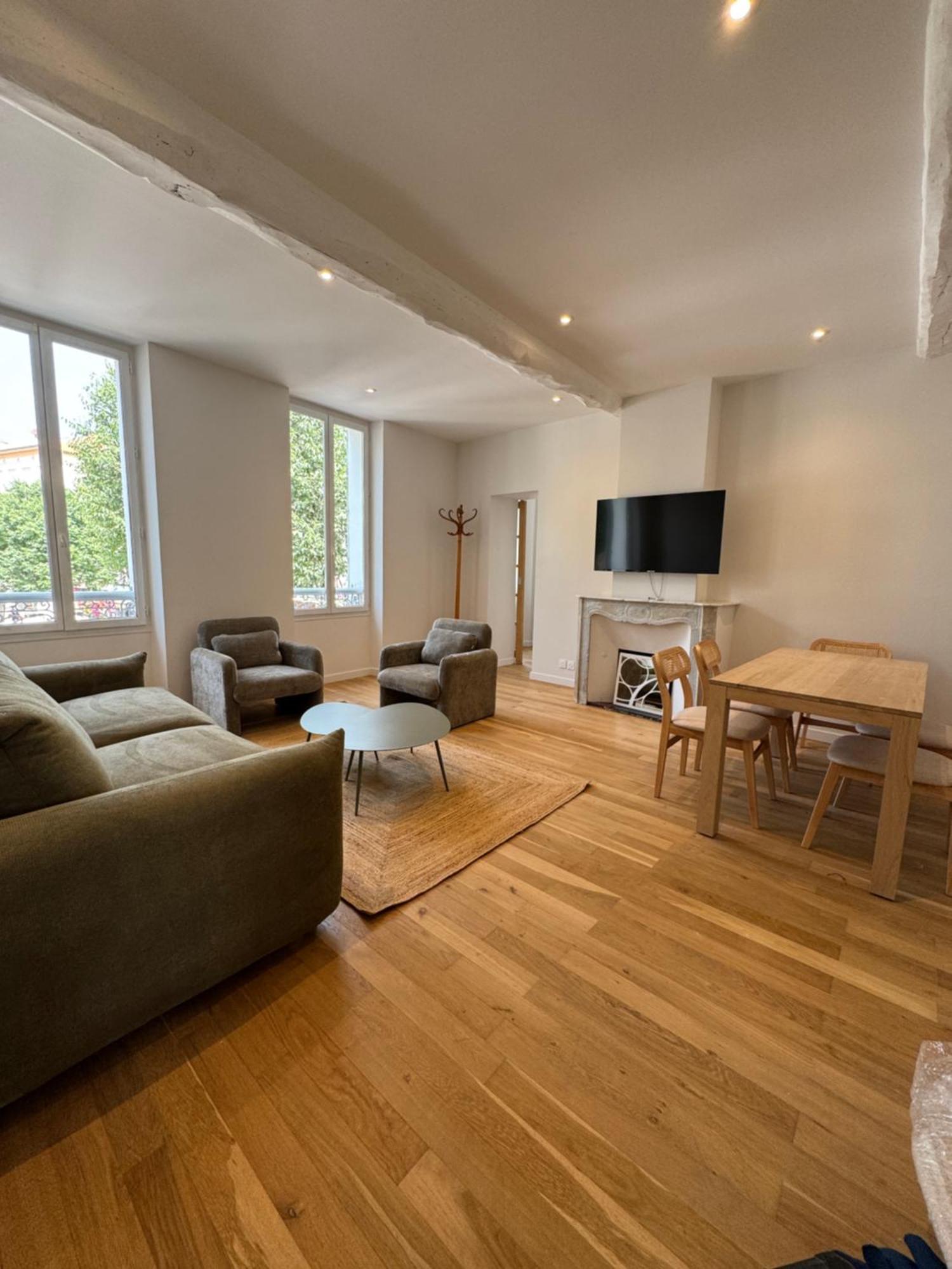 #101-heart Of Vieil - Place Nationale-high-end Newly Renovated & Furnished Apartment