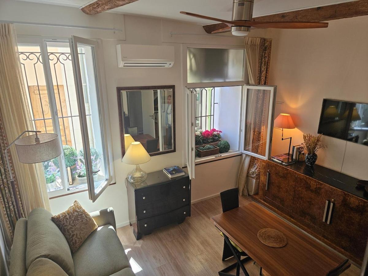 Beau Au Coeur De A Vieille Apartment *