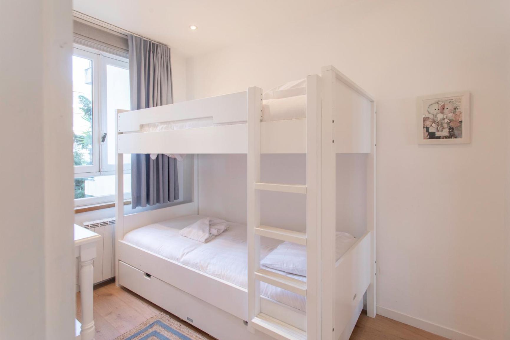 A16 - 2bdr Sea View - Center - Parking, Ac & Terrace * Antibes