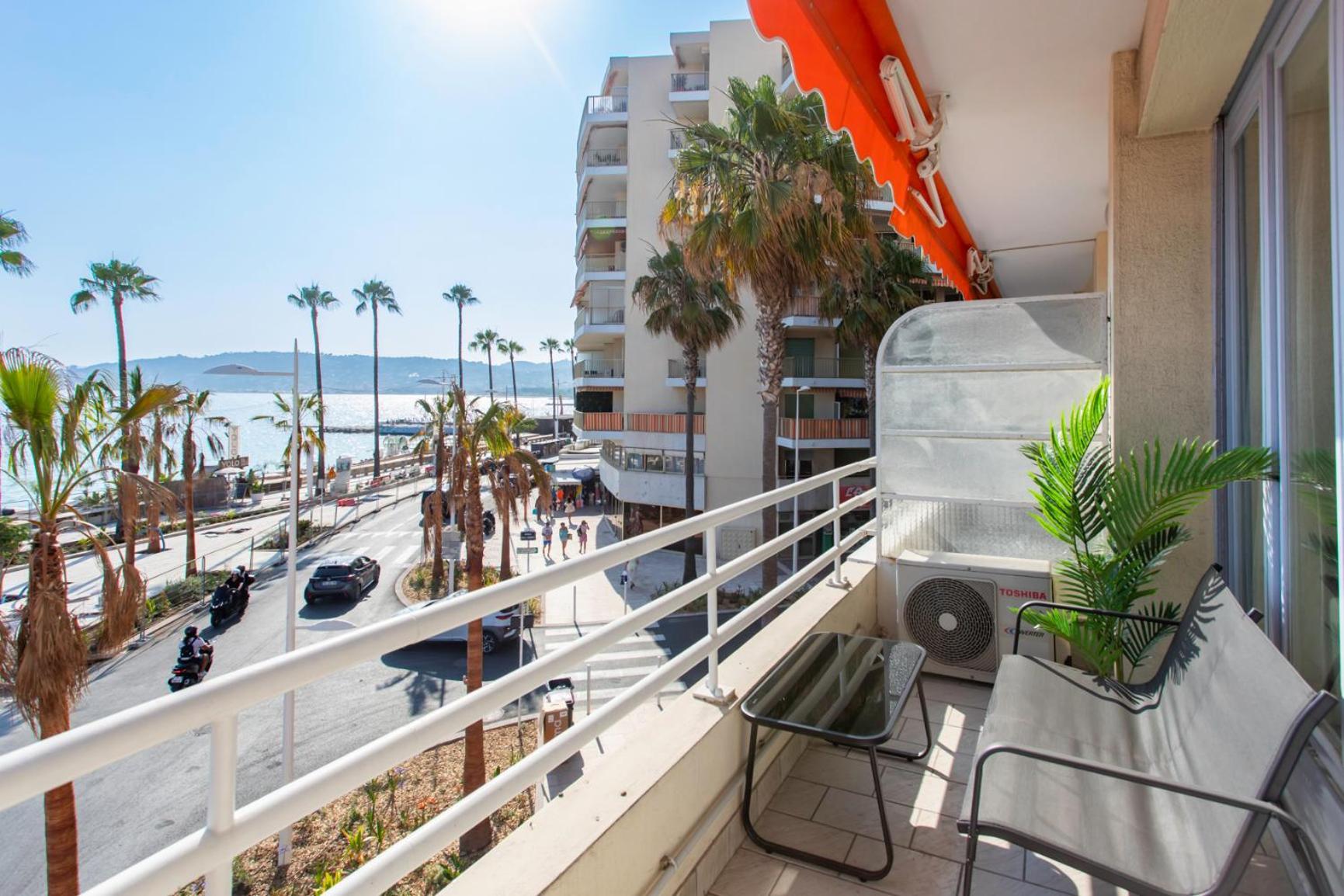 A16 - 2bdr Sea View - Center - Parking, Ac & Terrace Appartement