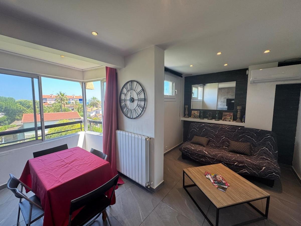 Sea View & Family Comfort, Air-conditioned Apartment Antibes