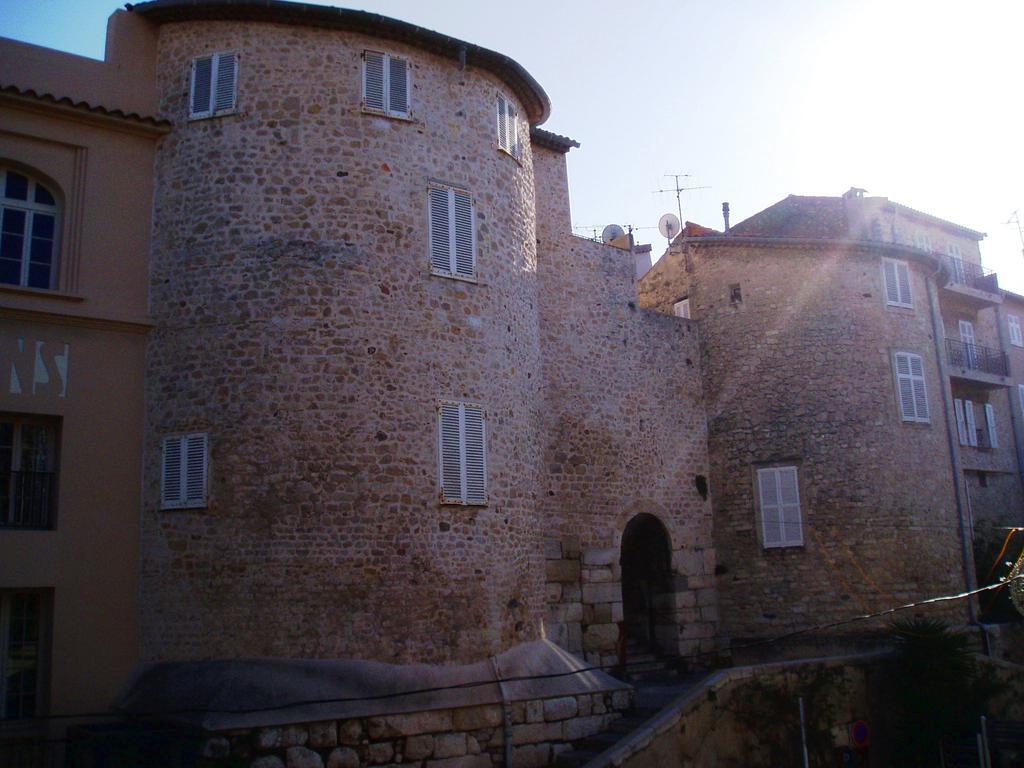 Market Apartment *