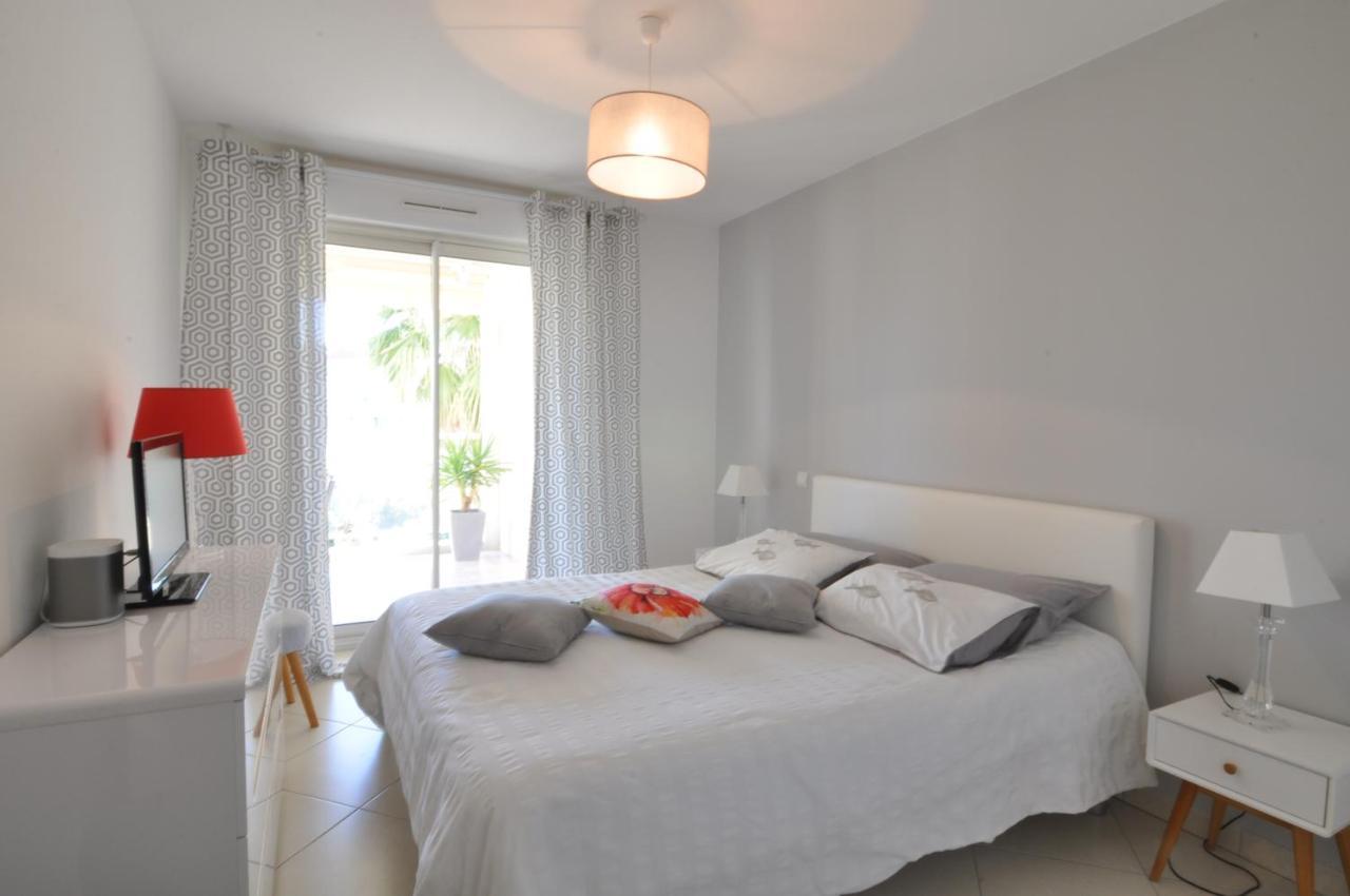 Elegant One-bedroom With Swimming Pool - Stayinantibes - Le Vallon Apartment Antibes