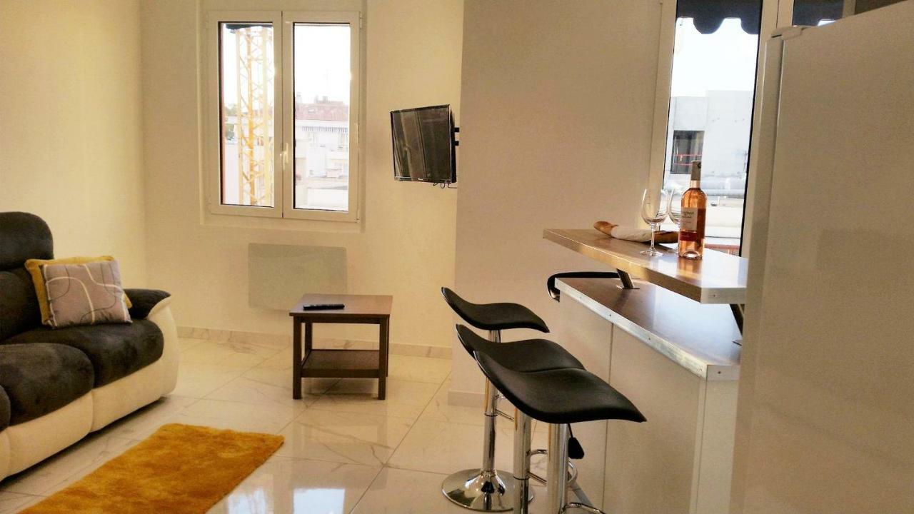 Le De Gaulle Apartment
