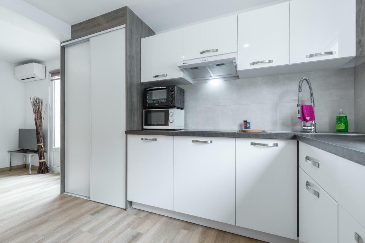 Sleep In City Center Apartment