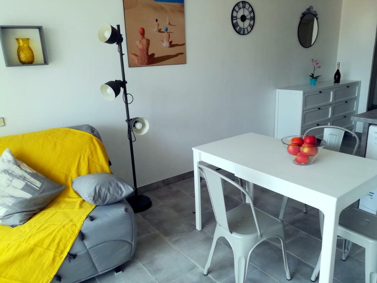 2p Dans Le Vieil Avec Balcon Sur La Marina *
