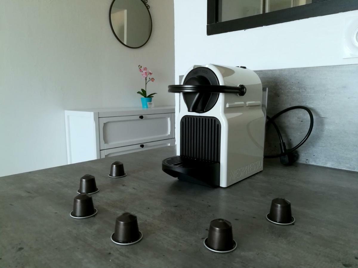 2p Dans Le Vieil Avec Balcon Sur La Marina Appartement Antibes