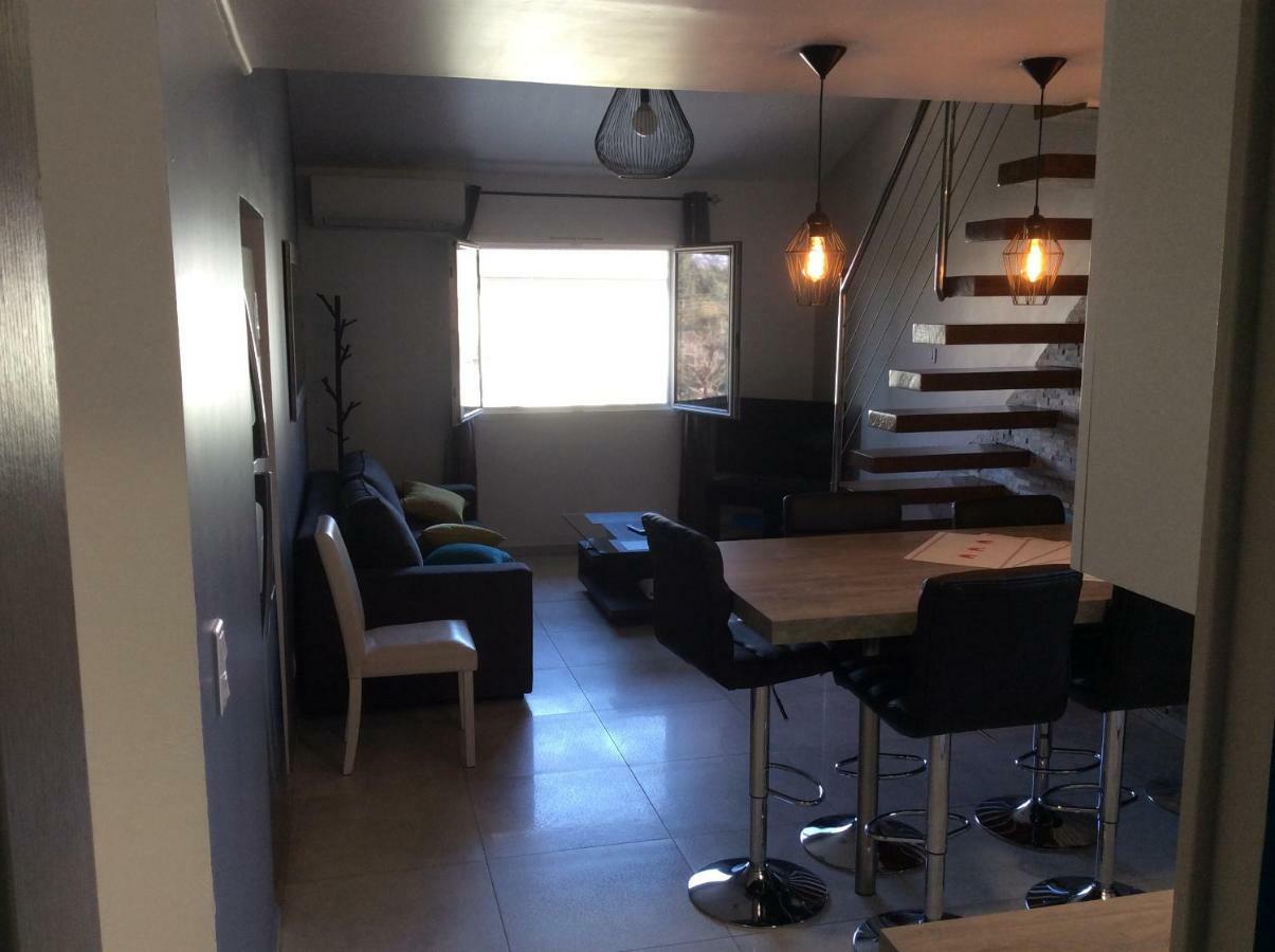 Apartment De Au 1er Etage 45m2 Antibes