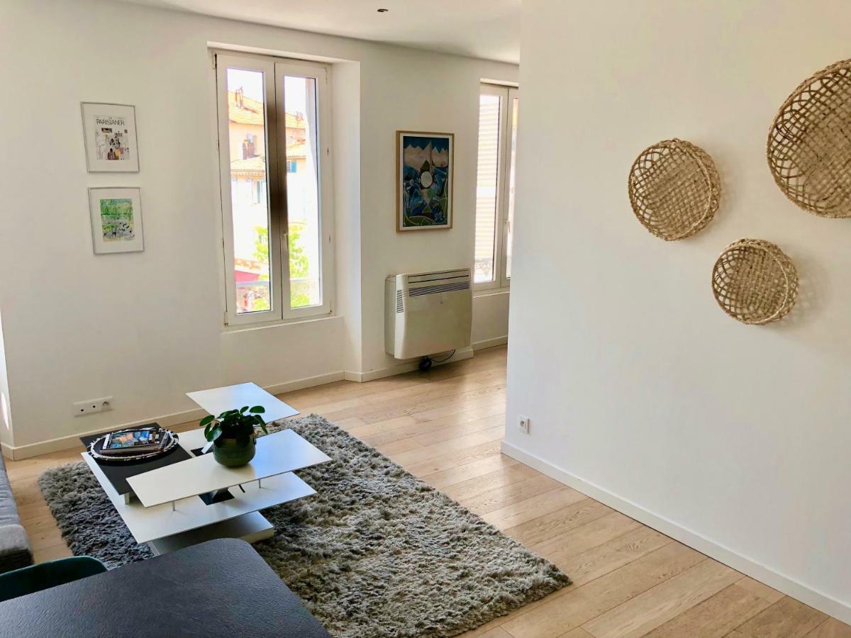 Apartment Bright & Modern In The Heart Of