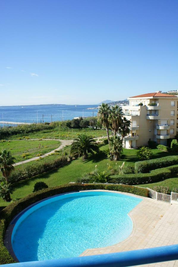 Moresby * Antibes