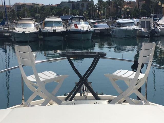 Botel Location Bateau Port Vauban *