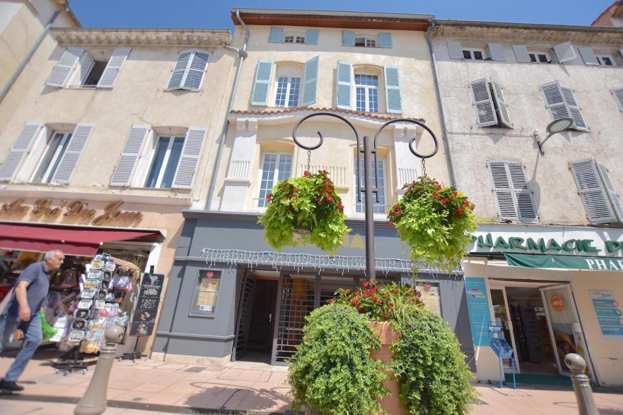 61 Place Nationale * Antibes