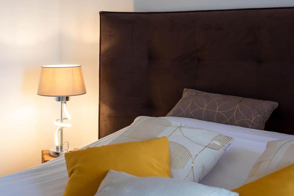 A7- 2 Bdr Sea & Mountain View - Ac, Parking, Pool & Terrace Apartment Antibes