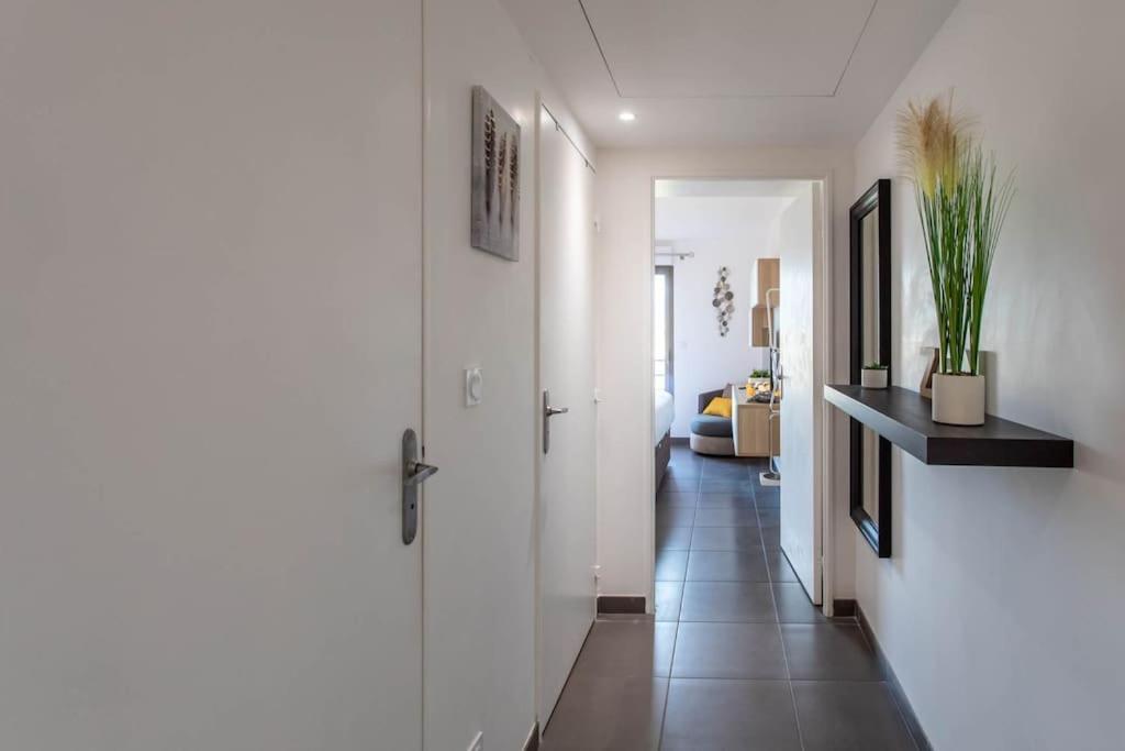 Apartment A7- 2 Bdr Sea & Mountain View - Ac, Parking, Pool & Terrace *