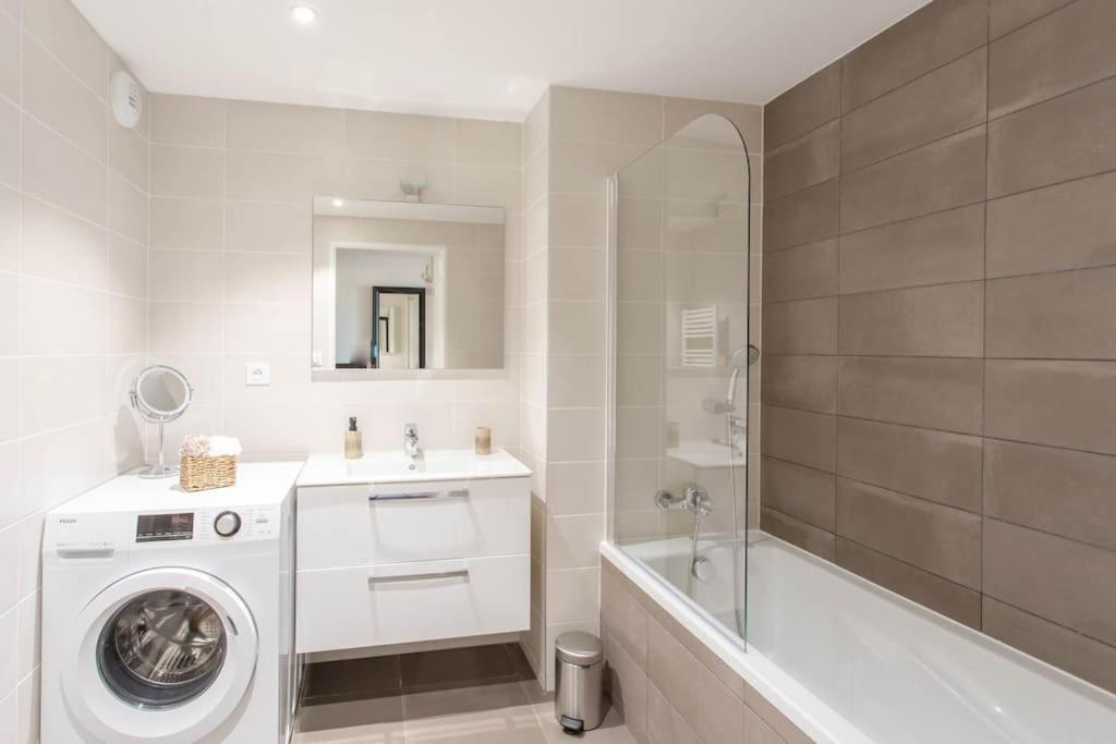Apartment A7- 2 Bdr Sea & Mountain View - Ac, Parking, Pool & Terrace Antibes