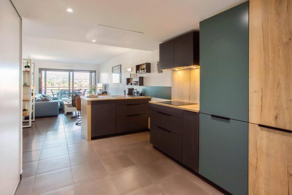 A7- 2 Bdr Sea & Mountain View - Ac, Parking, Pool & Terrace Apartment